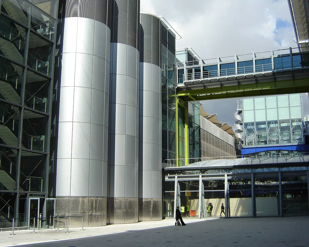 Extérieur et passerelle du terminal 5 de Heathrow, photographie d’archive de 2008