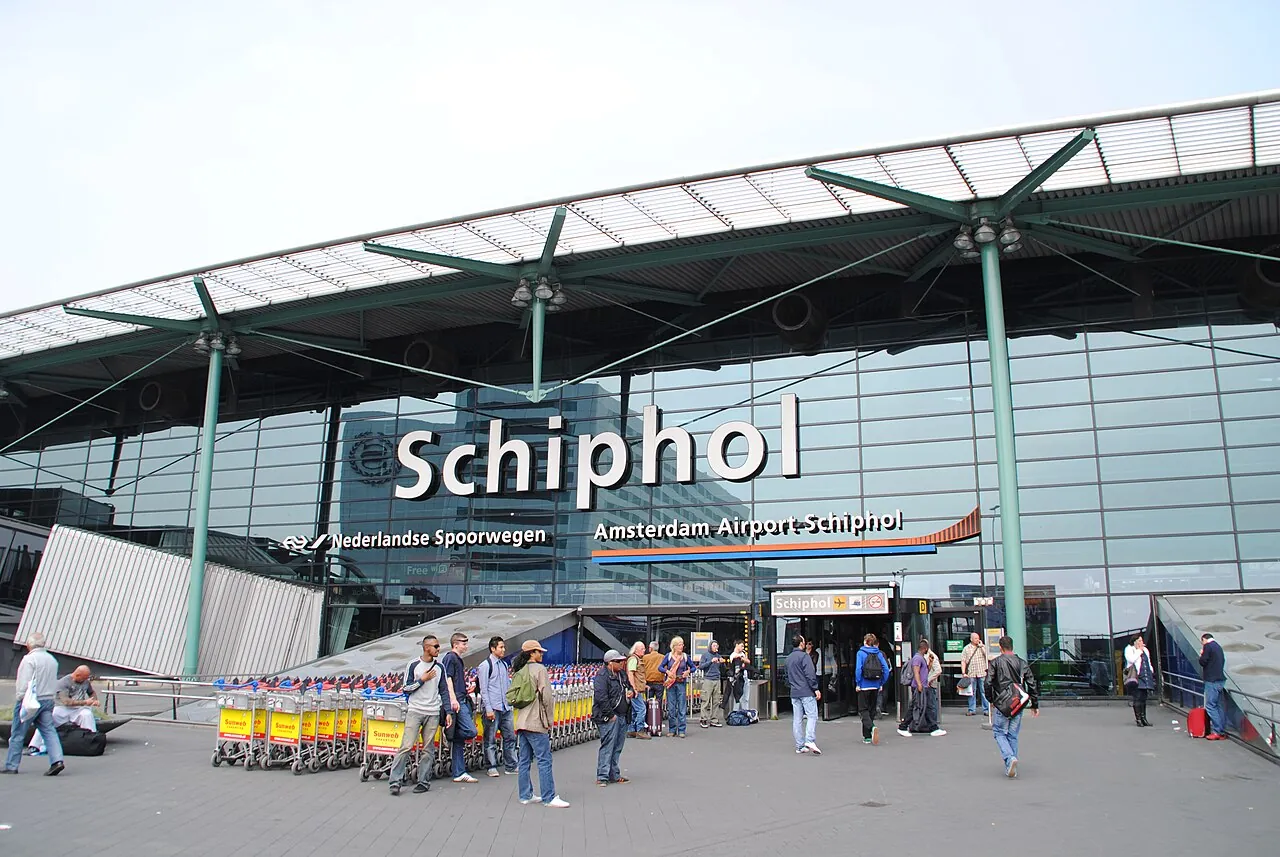 Entrée de l’aéroport Schiphol — photographie de 2009