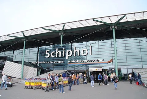 Ingresso dell’aeroporto Schiphol — fotografia del 2009