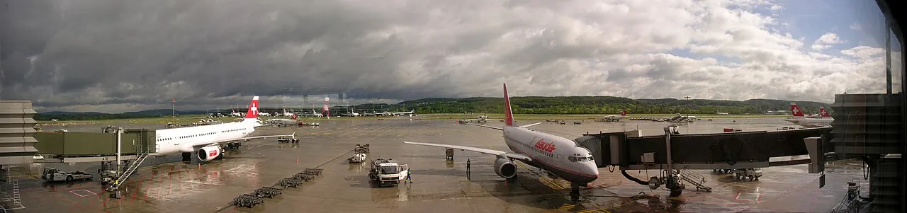Panorama du terminal 1 de Zurich — photographie de 2007